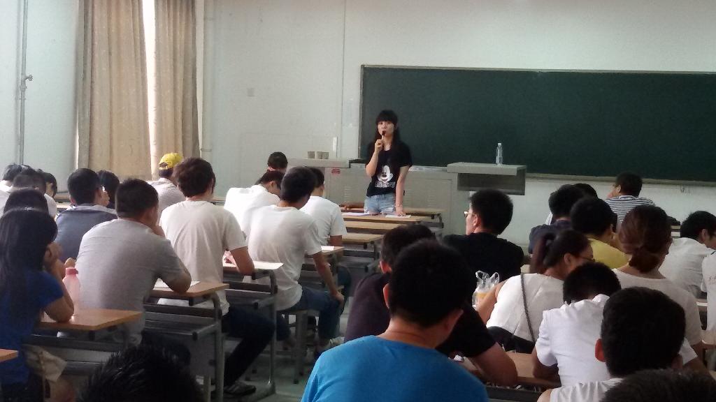 机电工程学院邀请刘莉和严晓峰编辑做研究生学